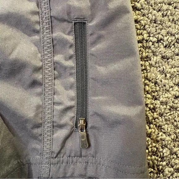 Lululemon Women’s Running Shorts Gray Size 6 Zipper Pocket - Picture 5 of 9